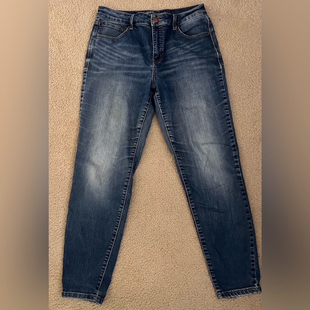 Maurices Women's Skinny Jeans in Faded Blue Wash